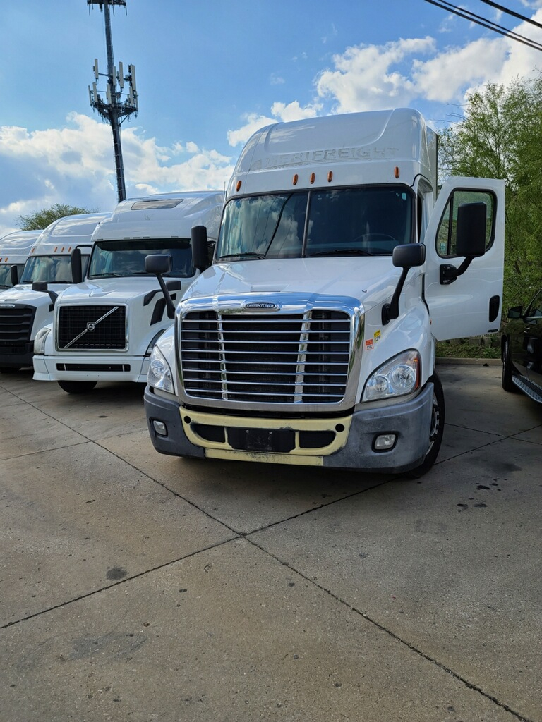 16 Freightliner Cascadia 125 In Bensenville Il 292s91w411